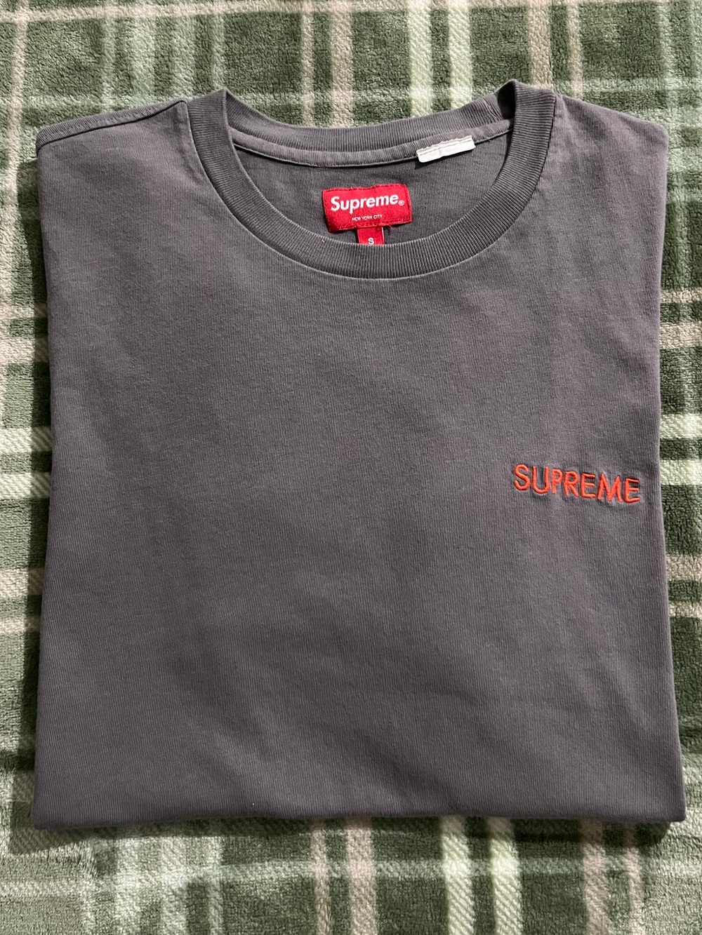 Supreme Supreme Washed Capital S/S Top Men's Gray Short-Sleeve Logo